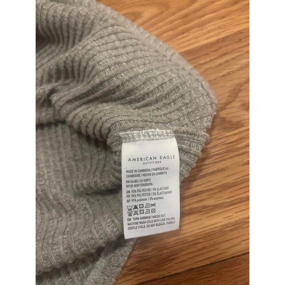 American Eagle Ribbed Soft V-Neck Long Sleeve Top Size Medium - Picture 7 of 7